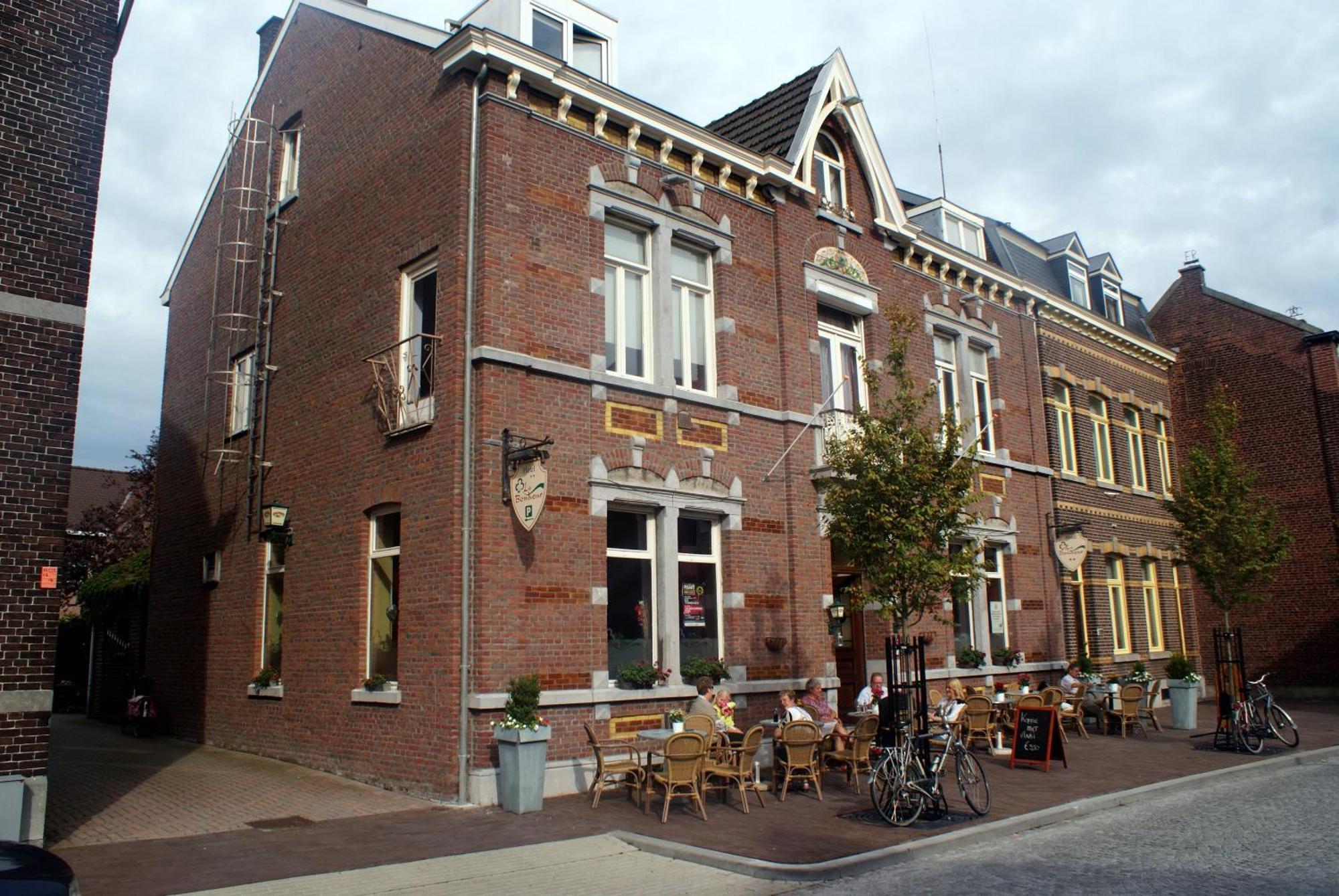 Hotel Le Bonheur ไอส์เดอ ภายนอก รูปภาพ